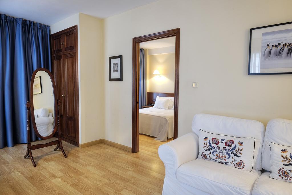 Hotel Y Apartamentos Arias Navia Luaran gambar