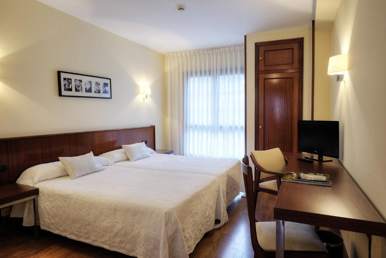 Hotel Y Apartamentos Arias Navia Bilik gambar