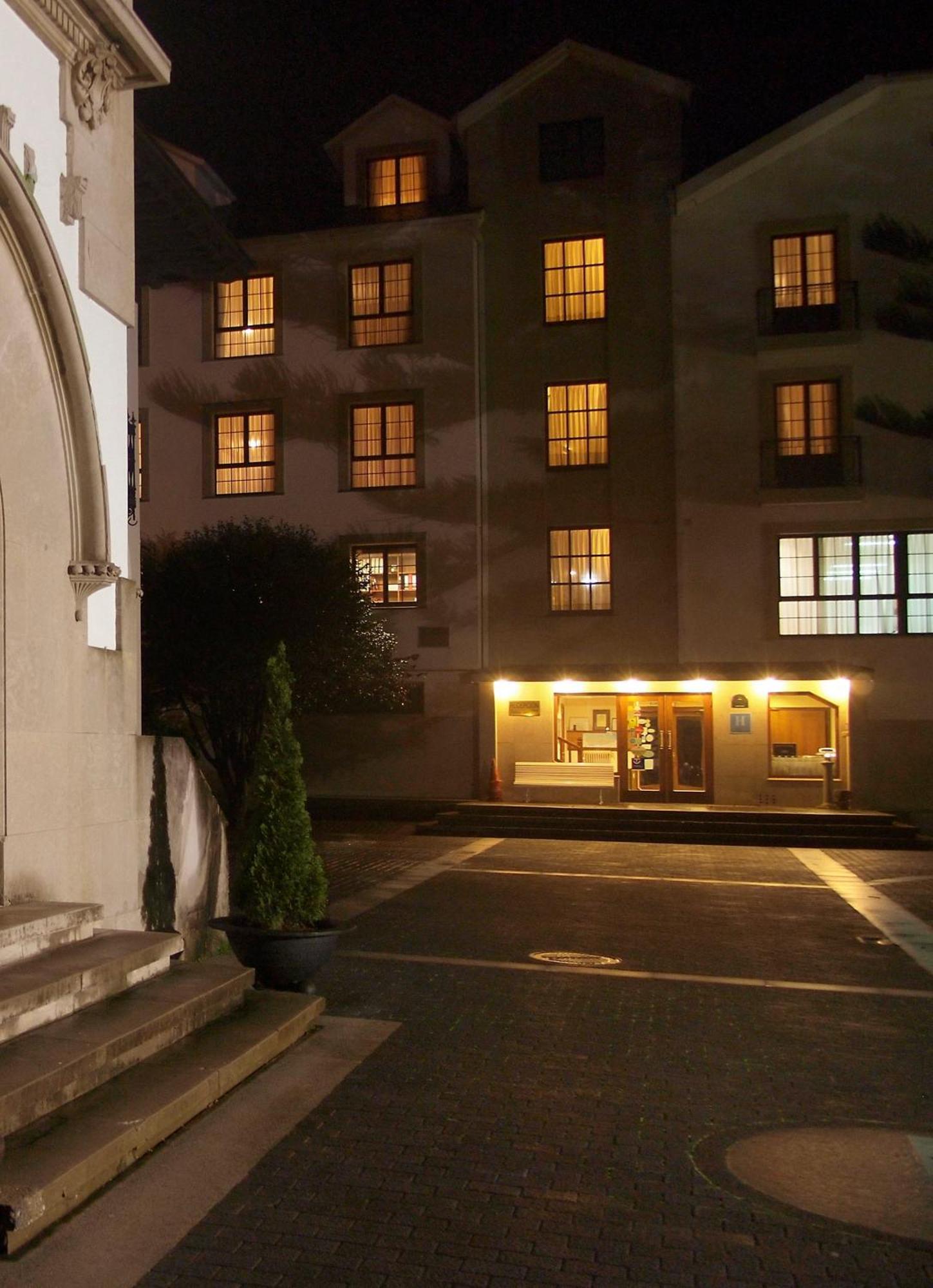 Hotel Y Apartamentos Arias Navia Luaran gambar