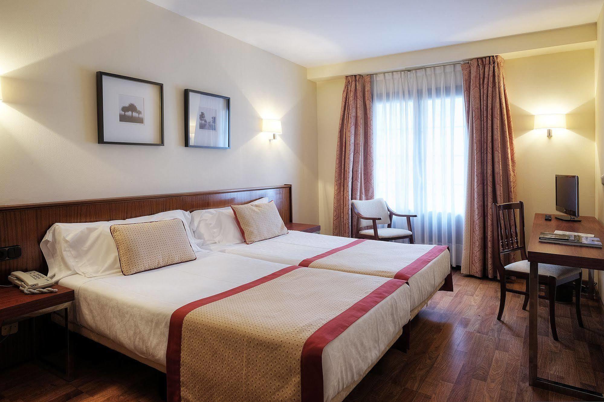 Hotel Y Apartamentos Arias Navia Luaran gambar