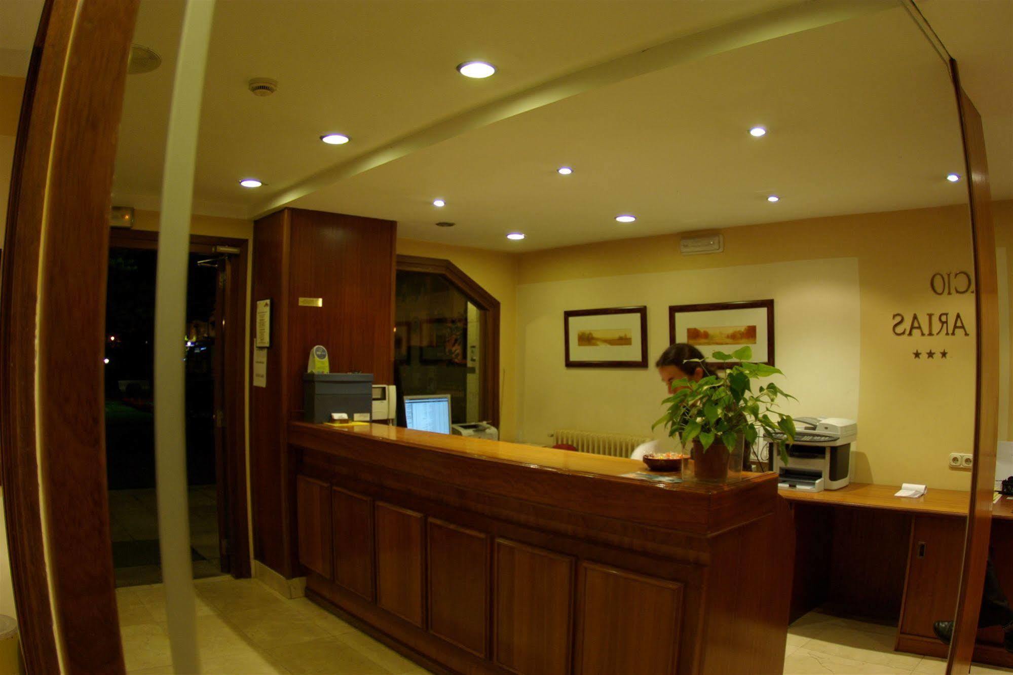 Hotel Y Apartamentos Arias Navia Luaran gambar