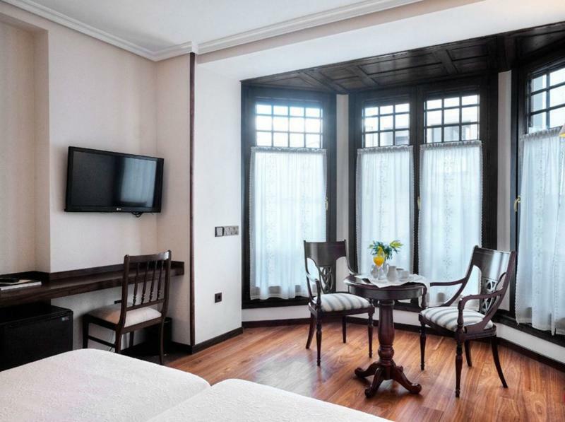 Hotel Y Apartamentos Arias Navia Luaran gambar